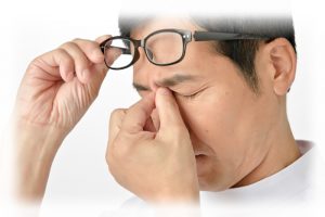 目を揉んじゃダメ